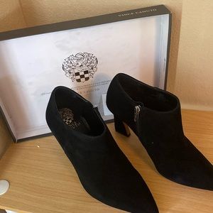 EUC Vince Camuto Seude bootie 8.5